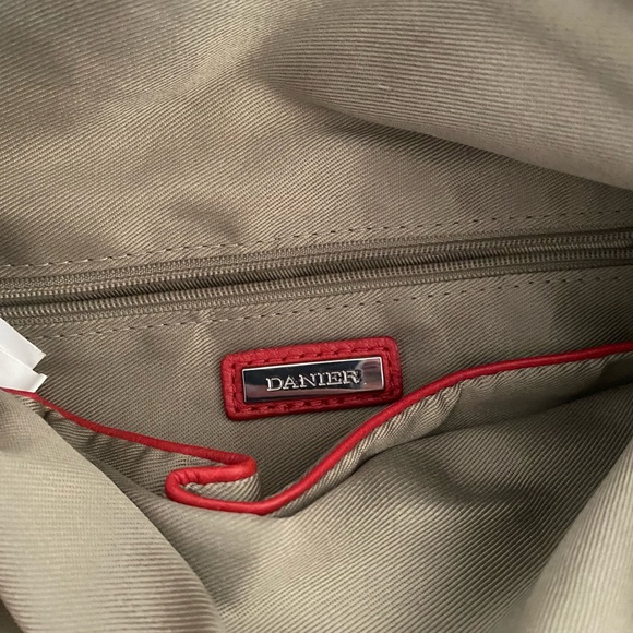 🌹Danier red leather, cross body bag - Picture 5 of 6
